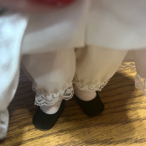 Limited Edition Vintage Madame Alexander Doll Estonia - Picture 10 of 10